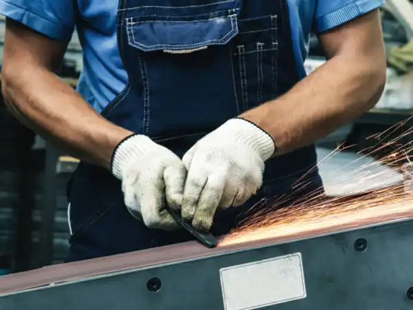 Manual grinding and polishing